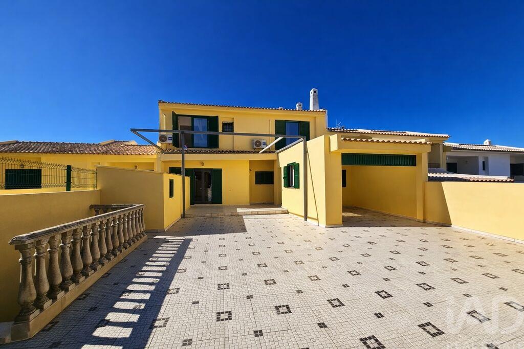 House in Oura - Image 3