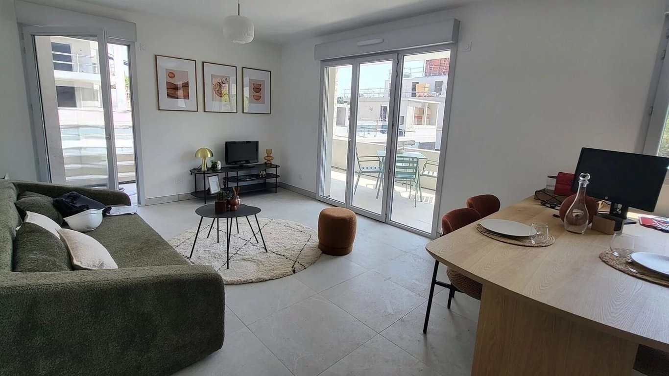 Apartment in Cannes - Image 2
