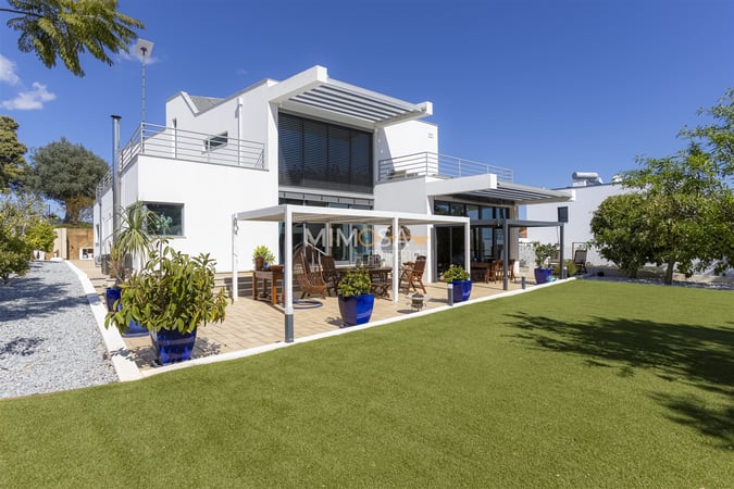 House in Mexilhoeira Grande - view 1