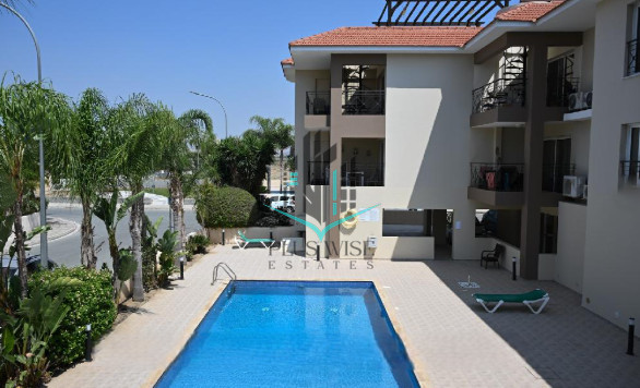 Apartment in Kiti - Image 2