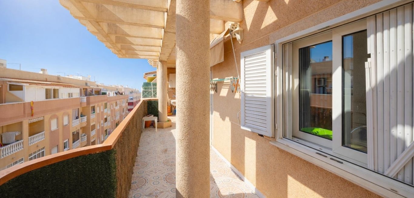 Apartment in Torrevieja - Image 2