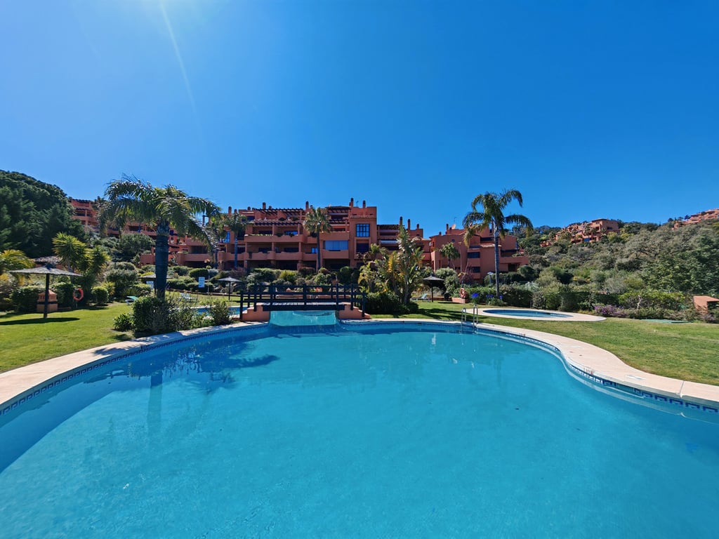 Apartment in La Mairena - Image 2