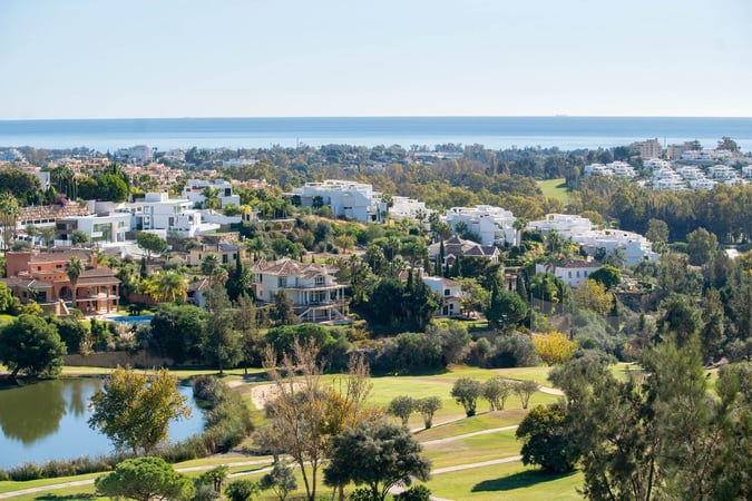 Villa in Benahavis - view 1