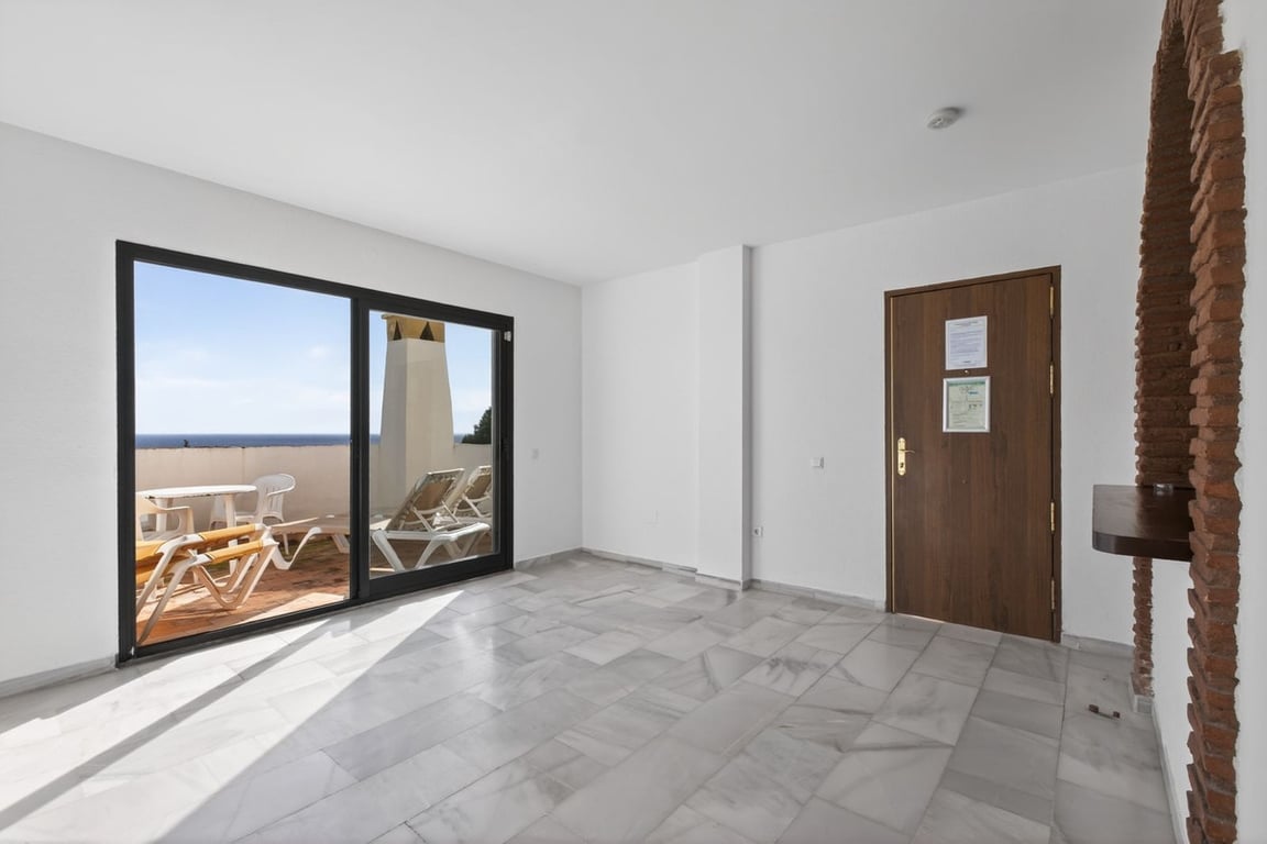 Apartment in Sitio de Calahonda - Image 2