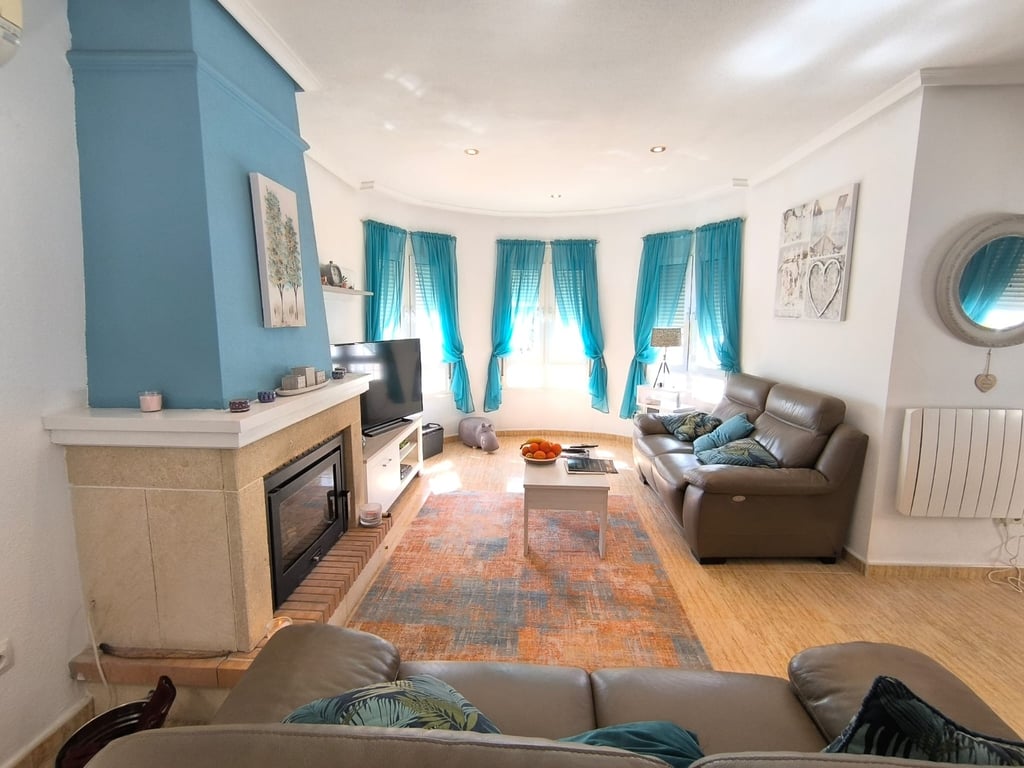 Villa in Urbanizacion El Raso