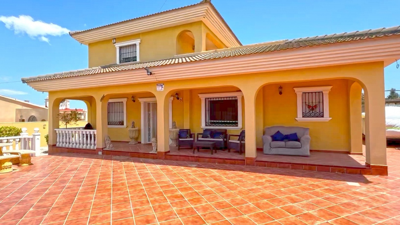 Villa in Torrevieja - Image 2