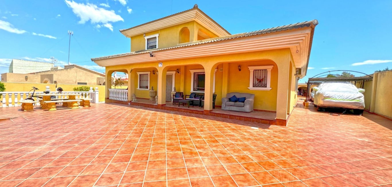 Villa in Torrevieja - Image 2