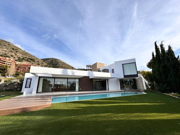 Villa in Fuengirola - view 1