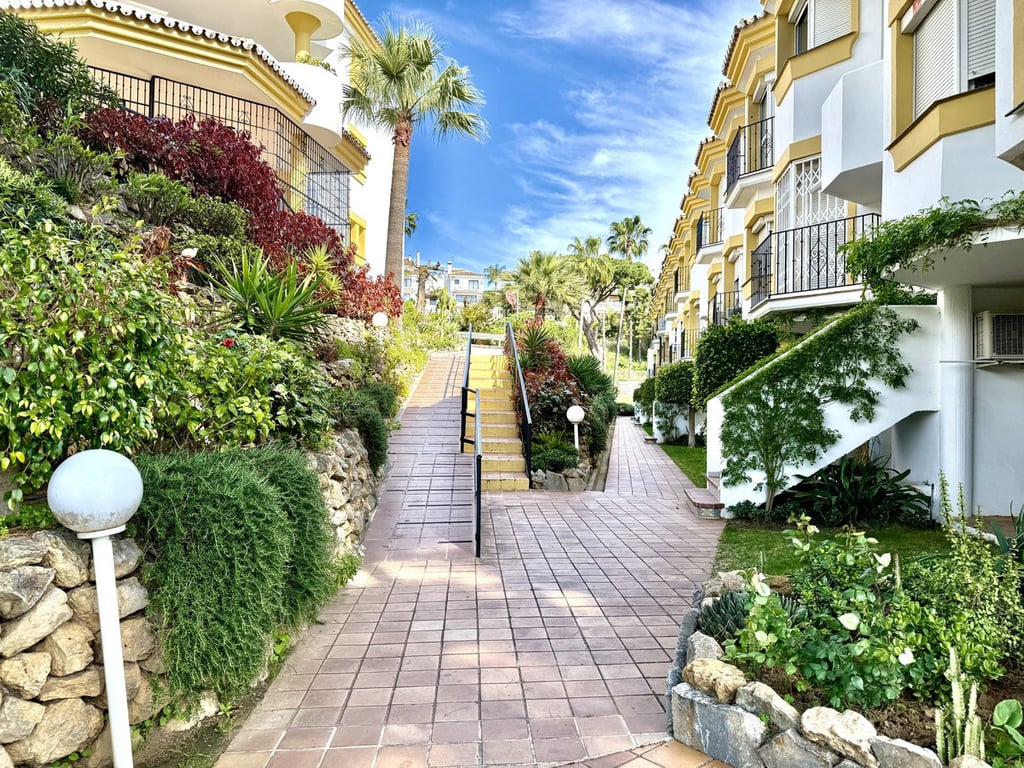 Penthouse in Sitio de Calahonda - Image 3