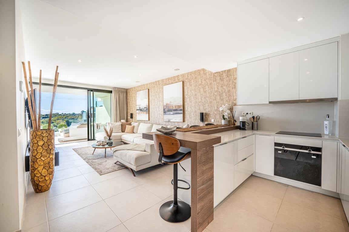 Apartment in Estepona - Image 2