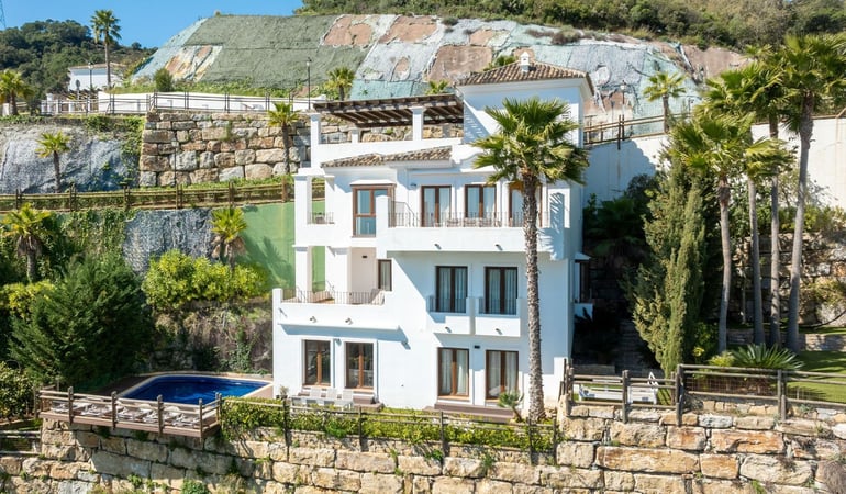Villa in Benahavis - view 1