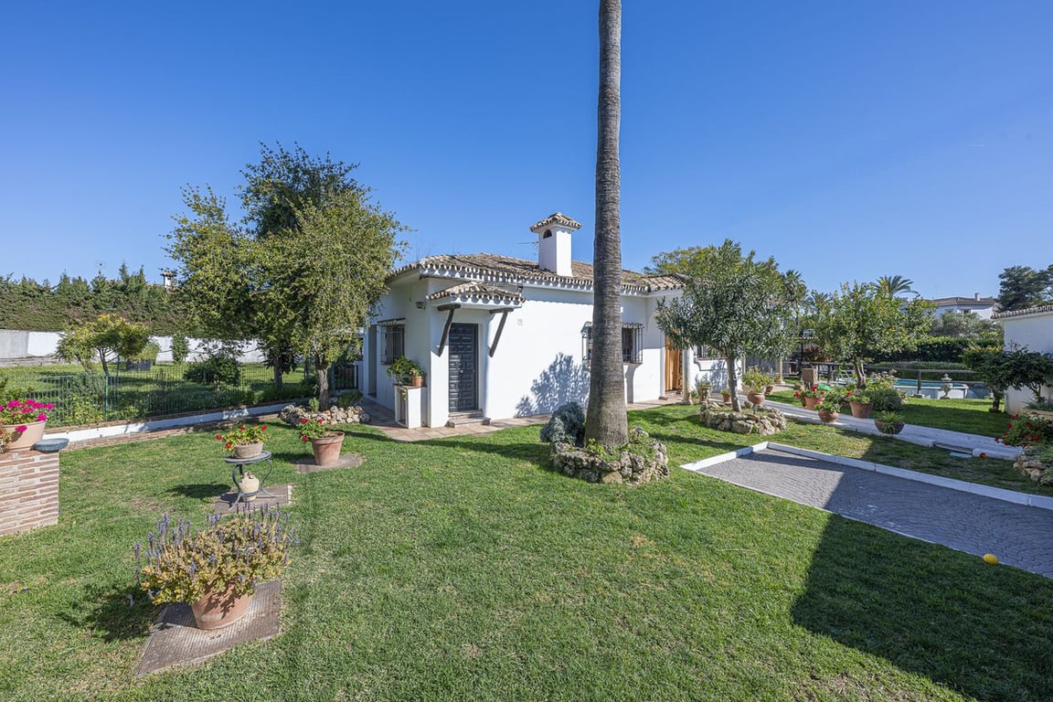 Villa in Guadalmina - Image 2