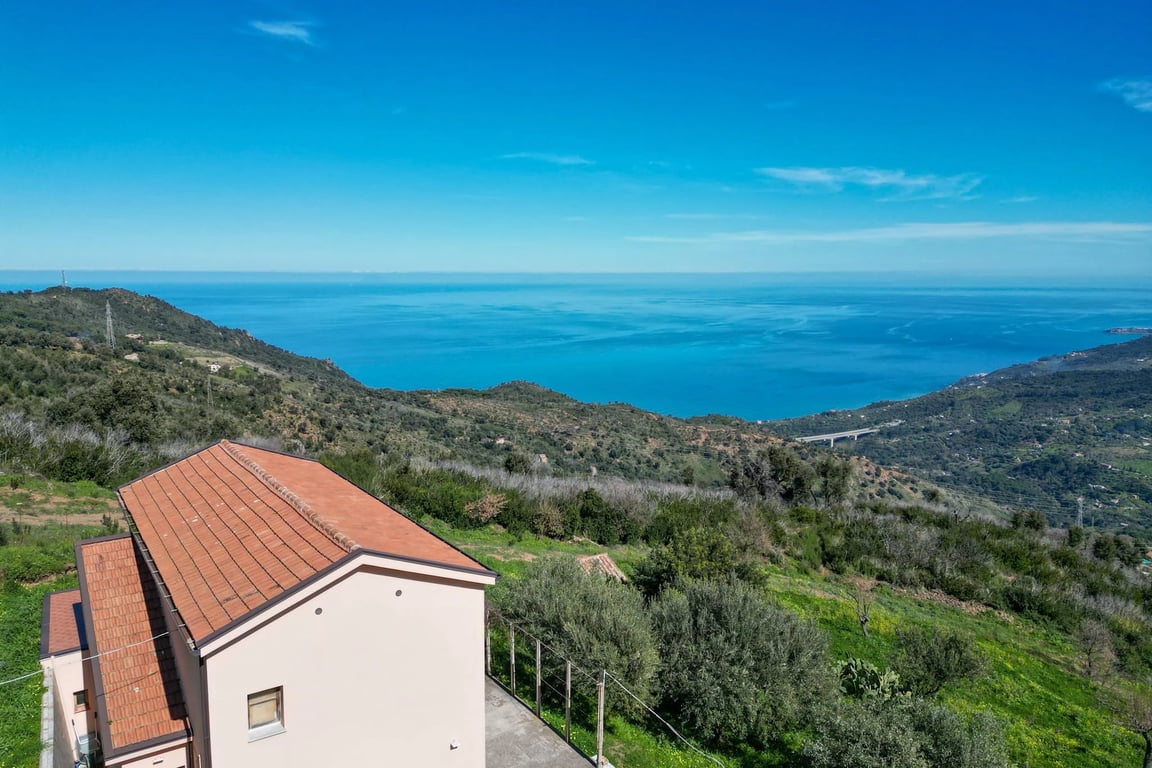 House in Cefalu - Image 3
