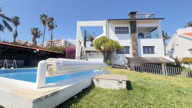 Villa in Canico - view 1