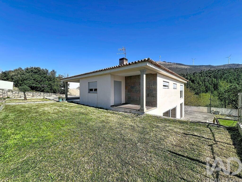 House in Rio Mau - Image 3