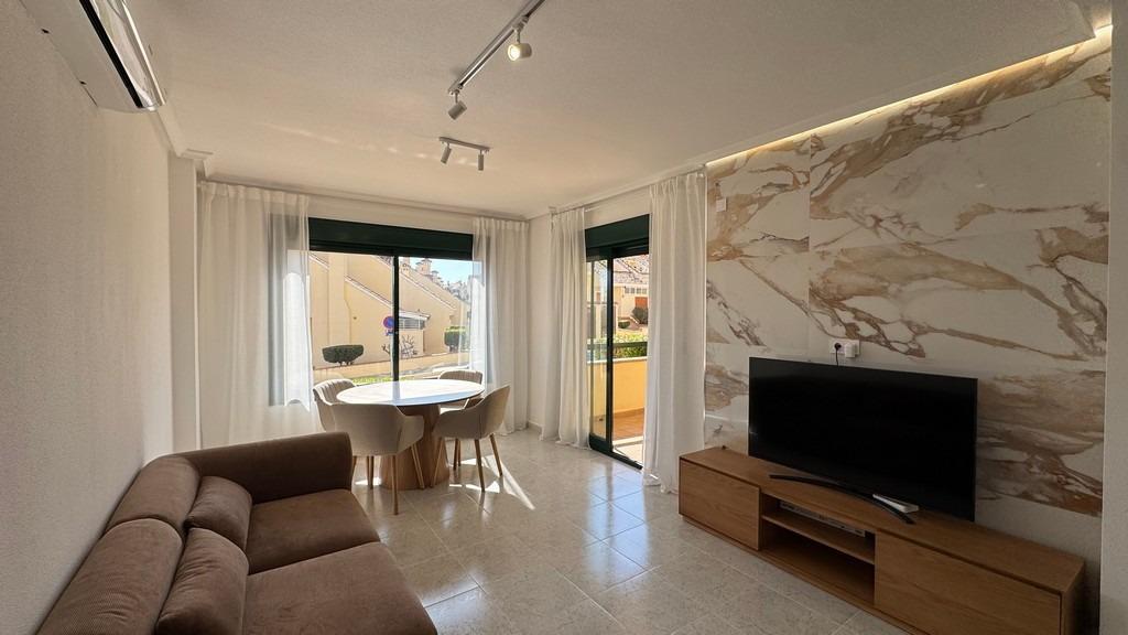 Apartment in Villamartin - Image 2