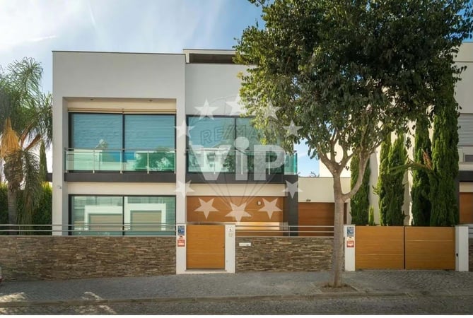 Villa in Canhestros - view 1