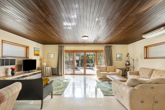 Villa in Villamartin - view 1