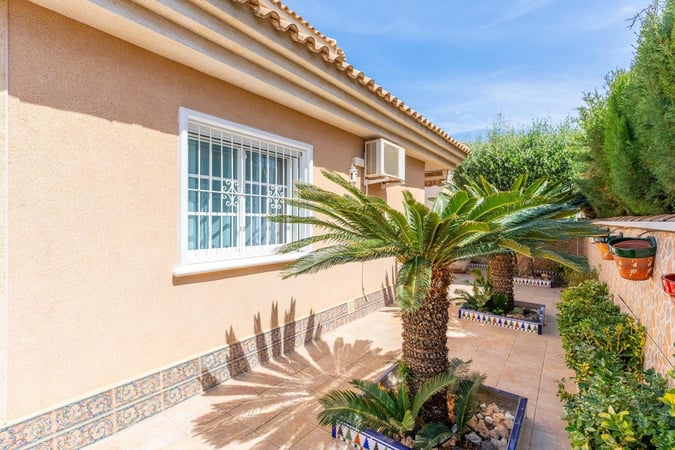 Villa in Torrevieja - view 1