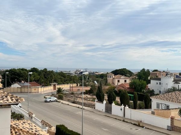 Villa in Villamartin - view 1