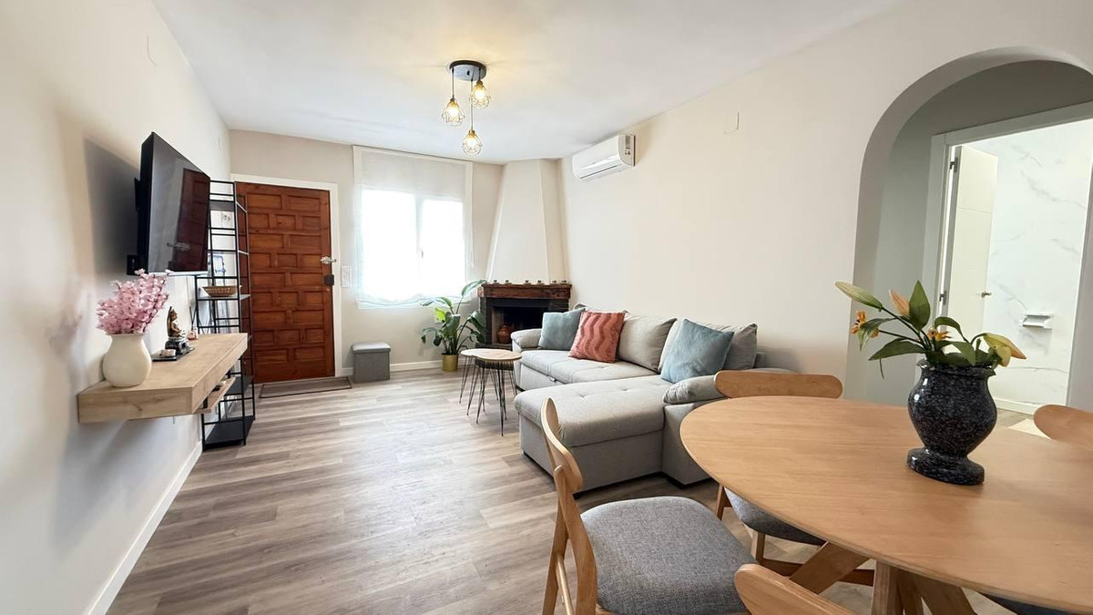 Apartment in Villamartin - Image 2