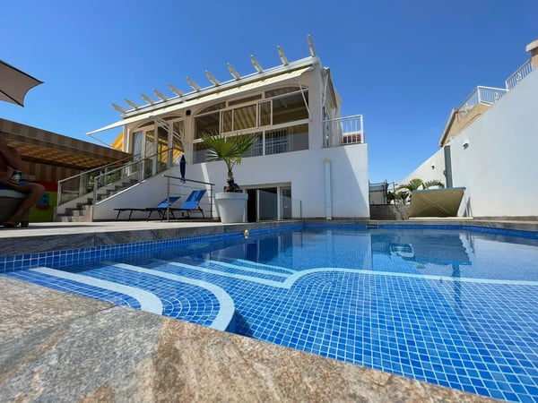 Villa in Residencia los Altos - view 1
