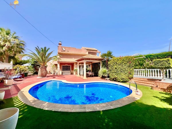 Villa in Torrevieja - view 1
