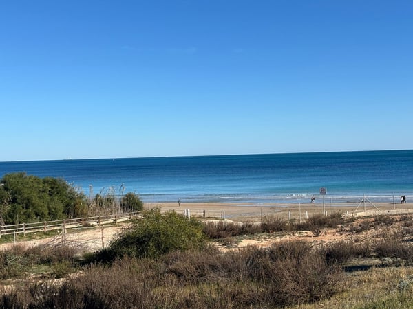 Villa in Los Tarragas - view 1