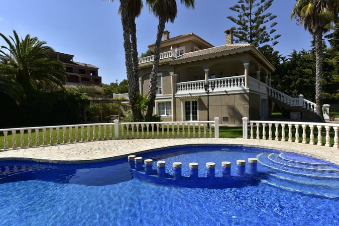 Villa in Villamartin - view 1
