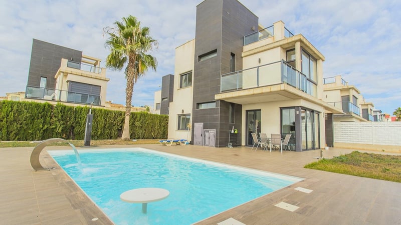 Villa in Dehesa de Campoamor - view 1