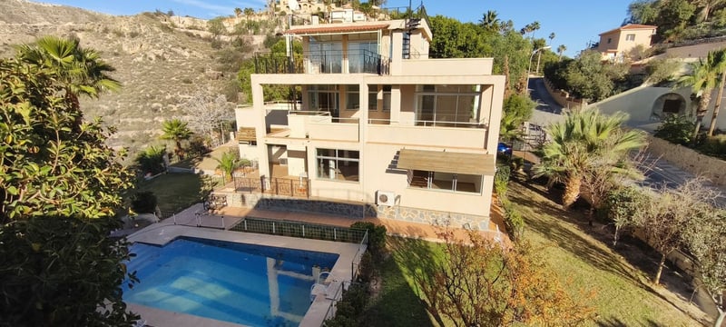 Villa in El Campello - view 1