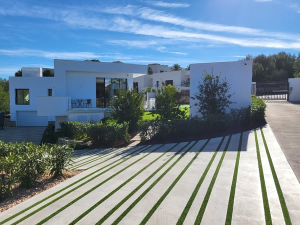 Villa in Molins - view 1