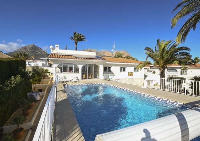 Villa in La Nucia - view 1