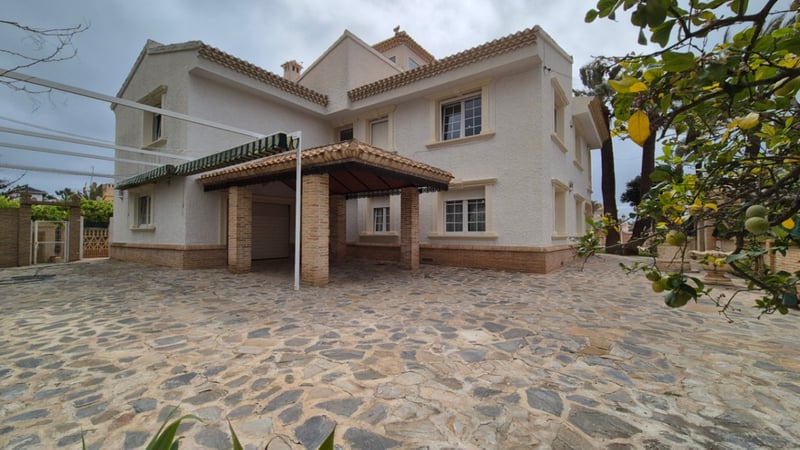 Villa in Molins - view 1