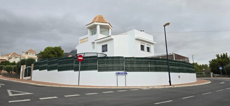 Villa in La Nucia - view 1