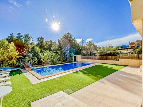 Villa in La Nucia - view 1