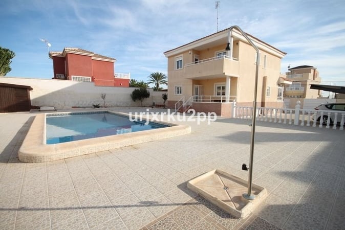 Villa in Torrevieja - view 1