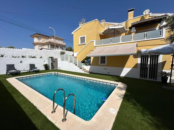 Villa in San Miguel de Salinas - view 1