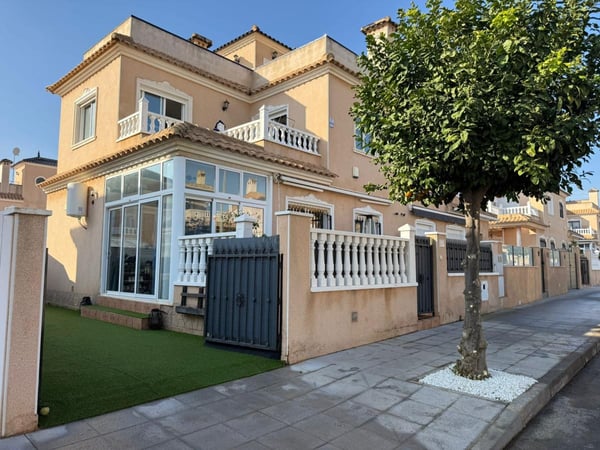 House in Torre de la Horadada - view 1