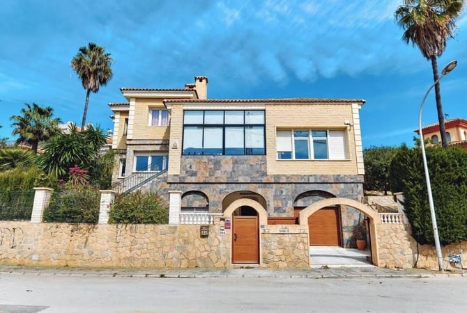 Villa in Dehesa de Campoamor - view 1
