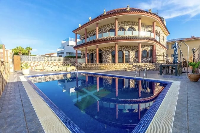 Villa in La Zenia - view 1