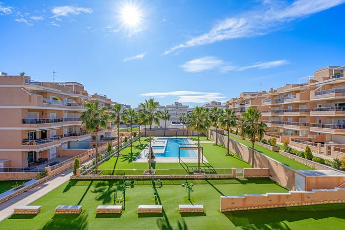 Apartment in Villamartin - view 1