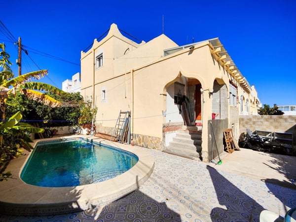 House in San Miguel de Salinas - view 1