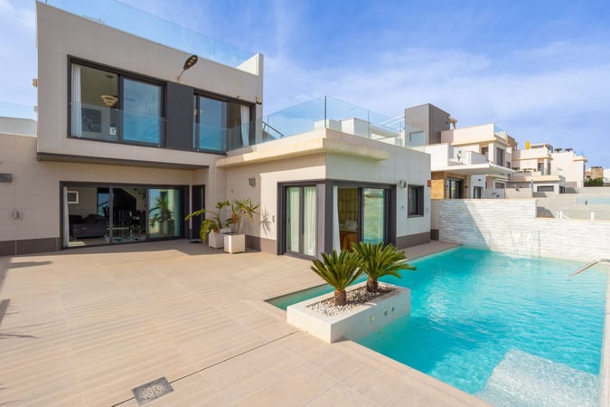 Villa in San Miguel de Salinas - view 1