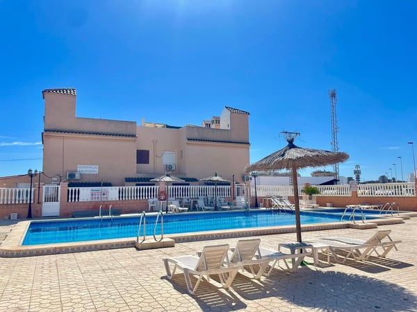 Apartment in Residencia los Altos - view 1