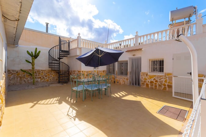 House in Los Montesinos - view 1