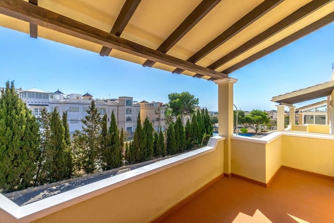 Villa in Villamartin - view 1