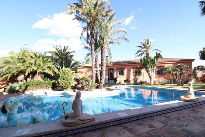 Villa in El Chaparral - view 1