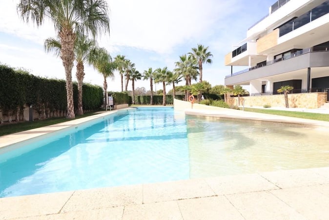 Apartment in Residencia los Altos - view 1