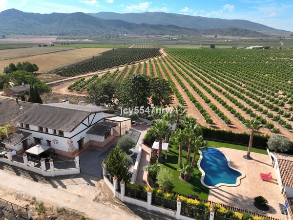 House in Yecla - view 1